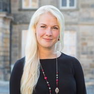 Frau Elizabeth Barezki